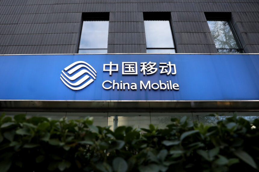After US exit, China Mobile shares increase in Shanghai launch